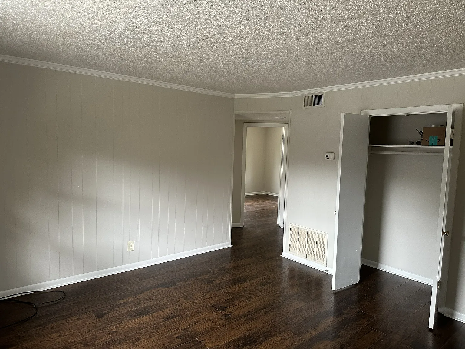 452 Dacian Rd — Photo 2