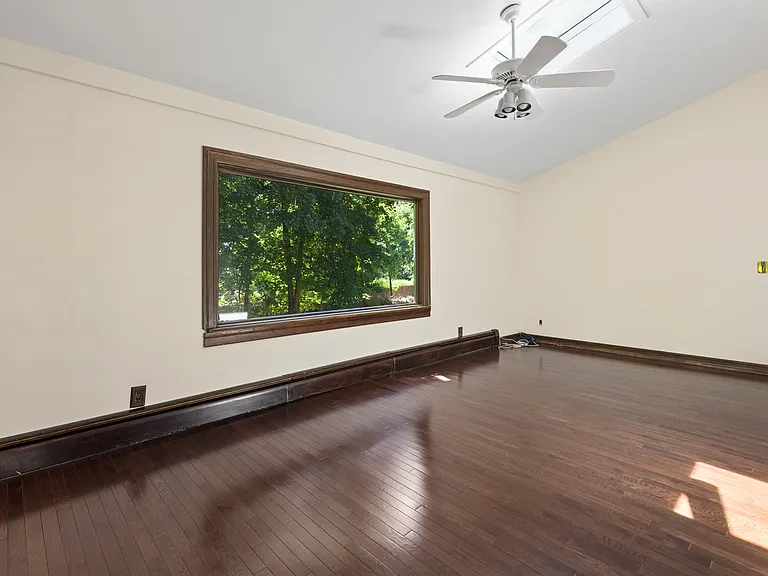 8 Crosby Ln — Photo 18