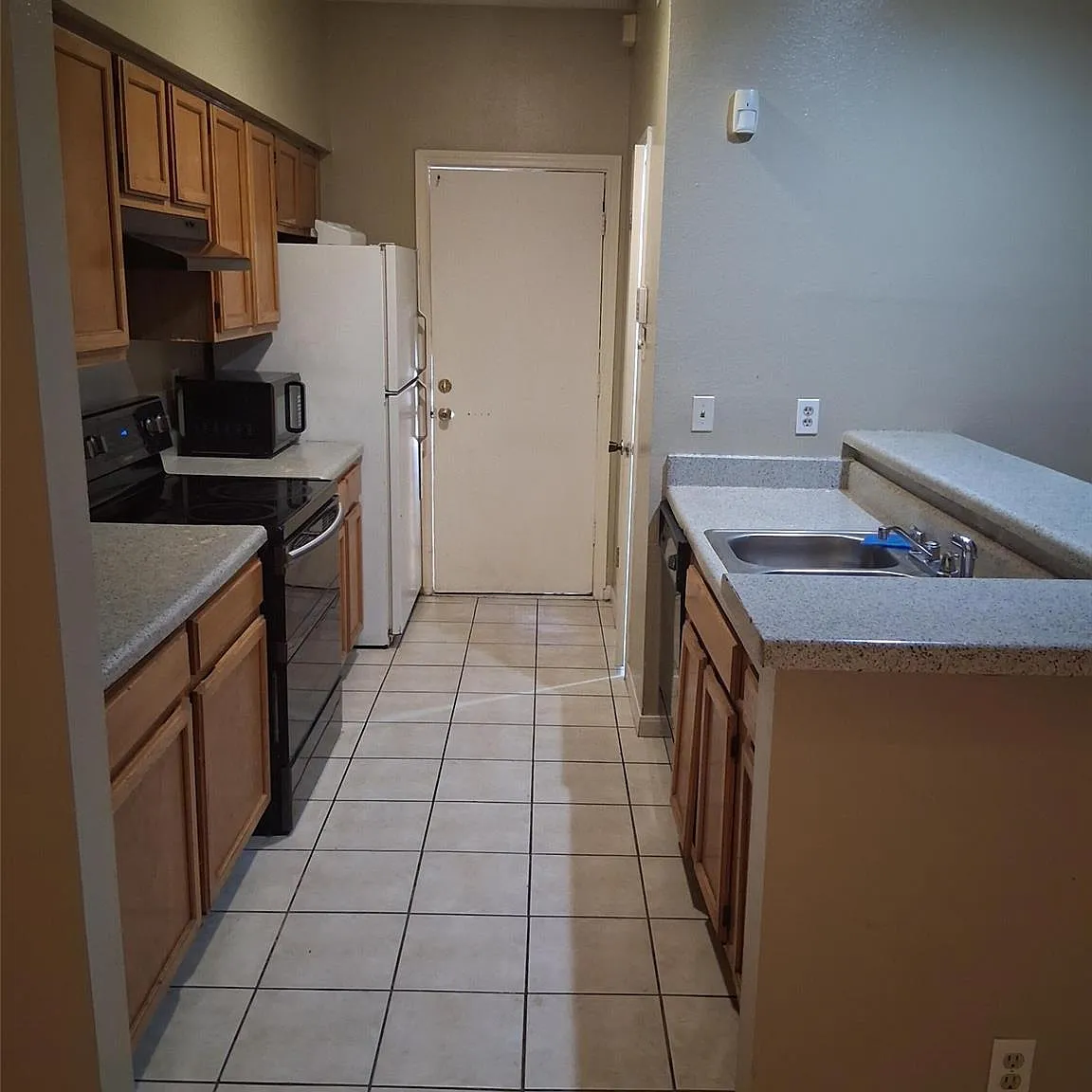 2 bed, 2.5 bath, 1470 sqft, $1,500 — Photo 2