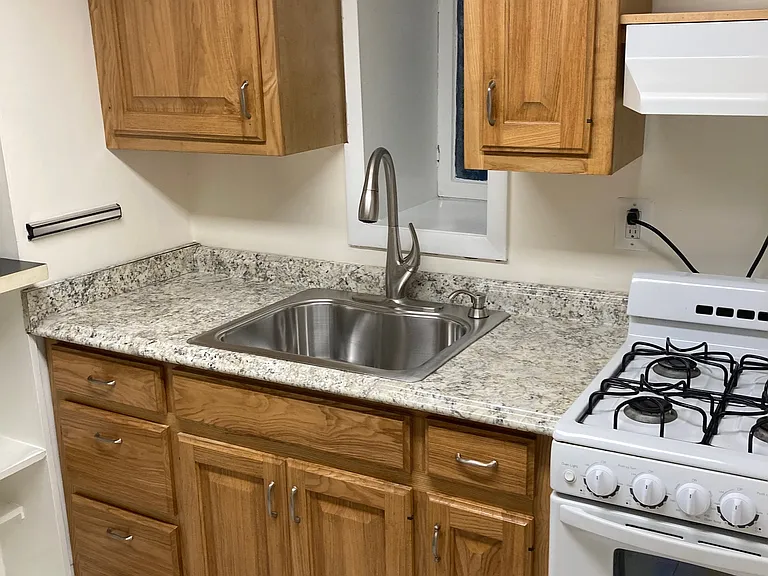 2802 Saint Paul St #1R — Photo 10