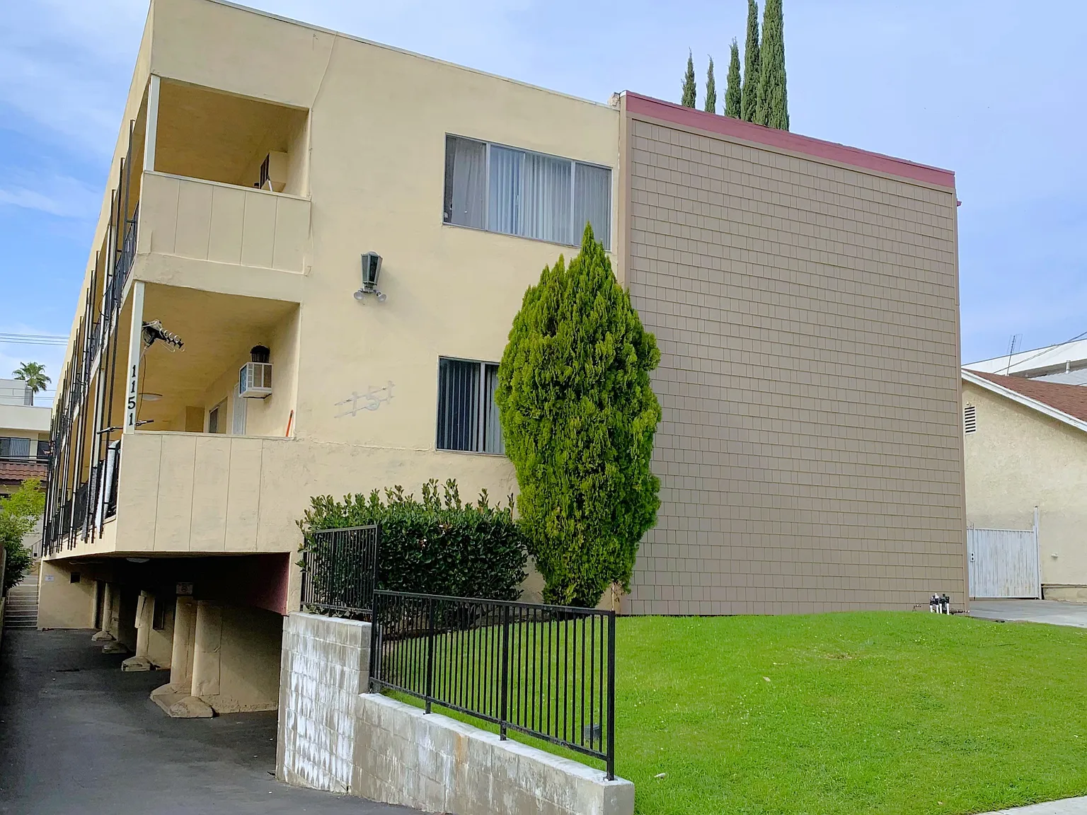 2 bed, 1000 sqft, $2,200 — Photo 1