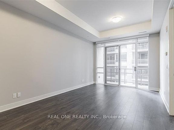 5th image of 150 Main St W #512