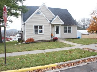 940 Prairie Ave, Hillsboro, WI 54634
