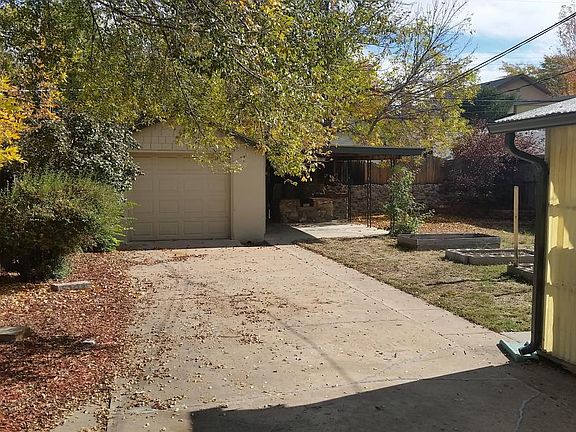 One Car Detached Garage/garage door opener/covered patio/bar