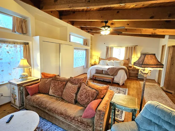 409 La Joya Rd, Santa Fe, NM 87501