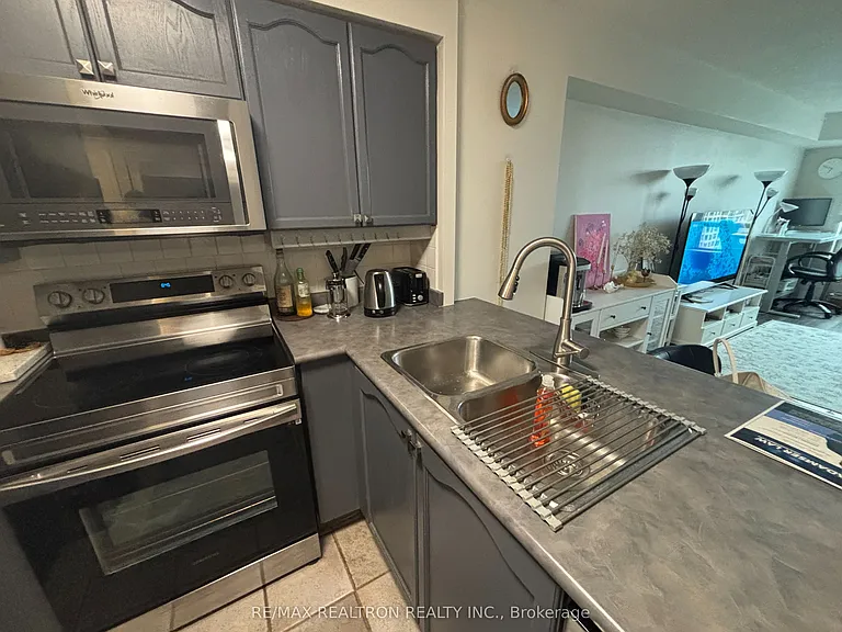 33 Empress Ave #1501 — Photo 10
