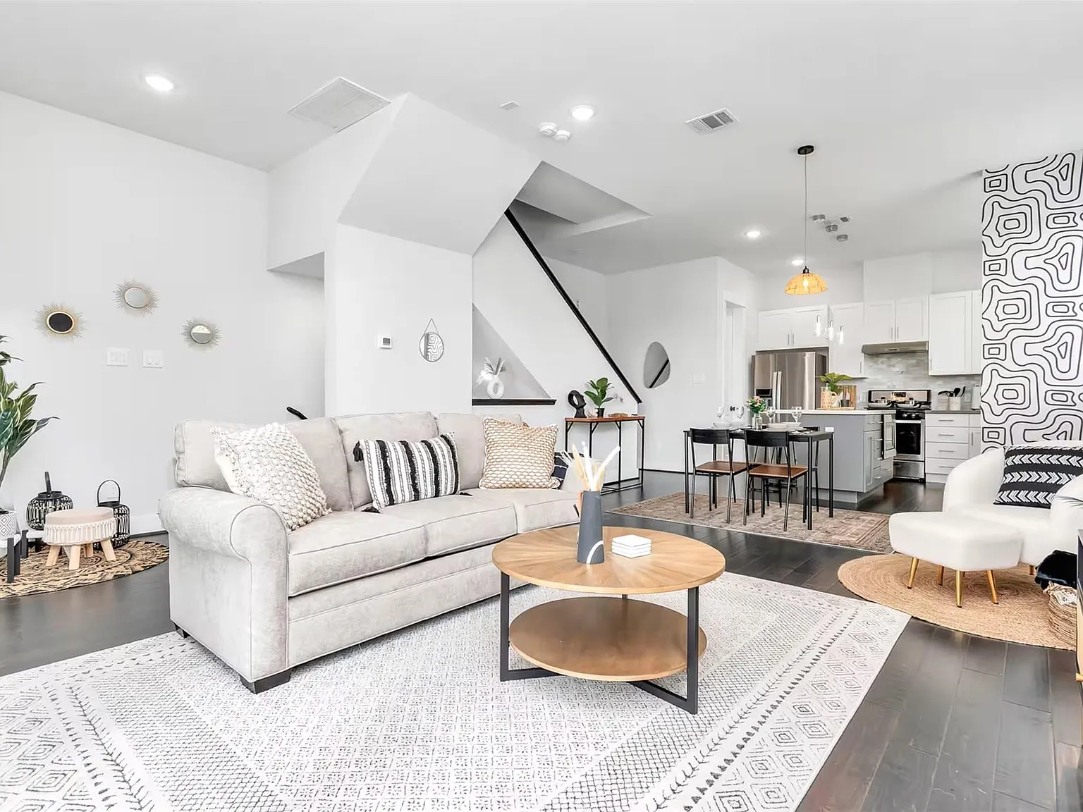 3 bed, 3.5 bath, 1767 sqft, $2,500 — Photo 2