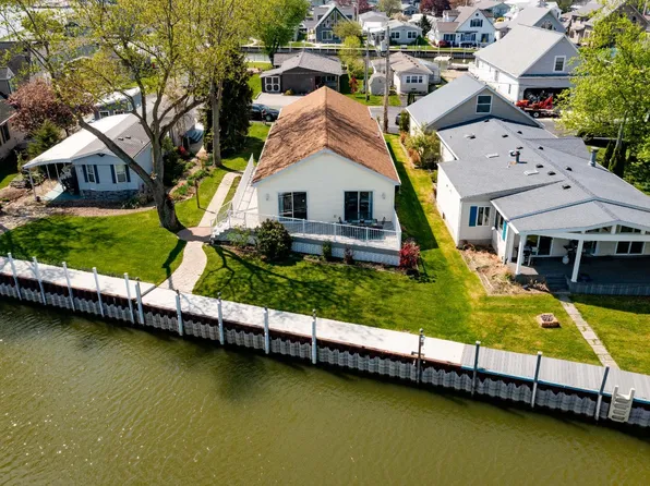 1561 N Starboard Ave, Port Clinton, OH 43452