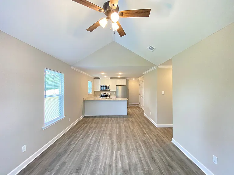 400 N Elm St — Photo 14