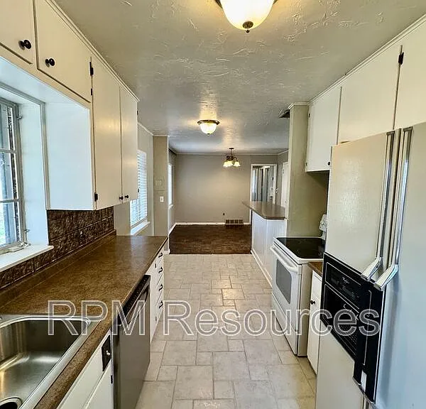 2137 Barclay Rd — Photo 13