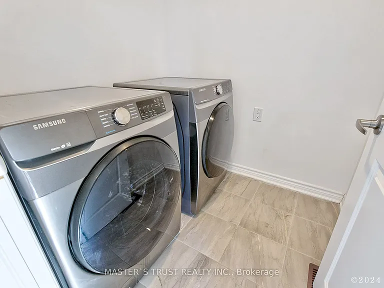 2501 Littlefield Cres — Photo 19