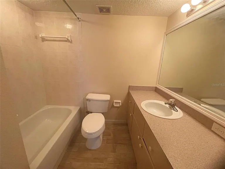 1122 S Pine Ridge Cir #1122 — Photo 5