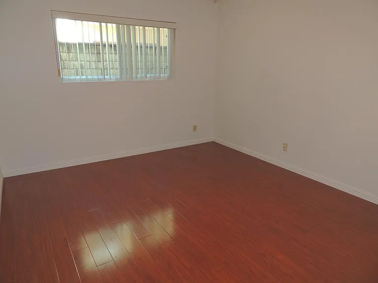 321 Gladys Ave #2 — Photo 8