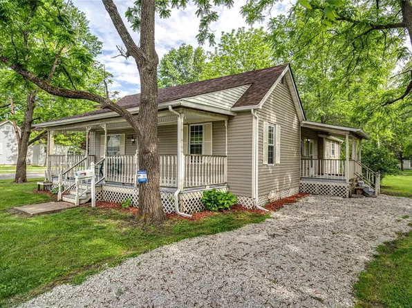 118 Benton St, Mount Olive, IL 62069