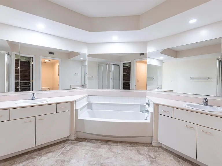 6750 Lone Oak Blvd #H — Photo 24