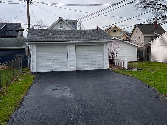 4th image of 17430 Woodford Ave Unit 2