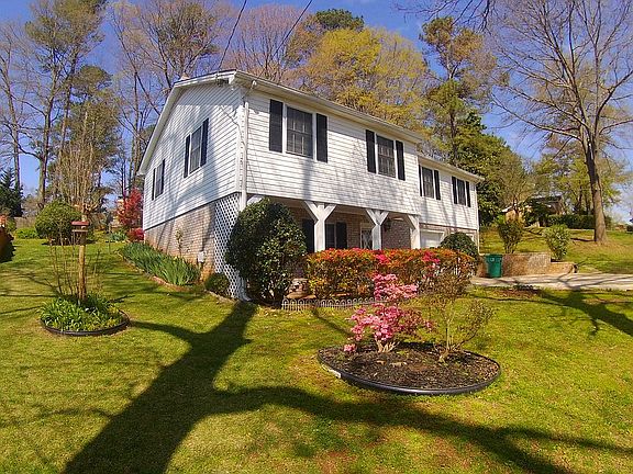4th image of 3866 Lake Dr SE
