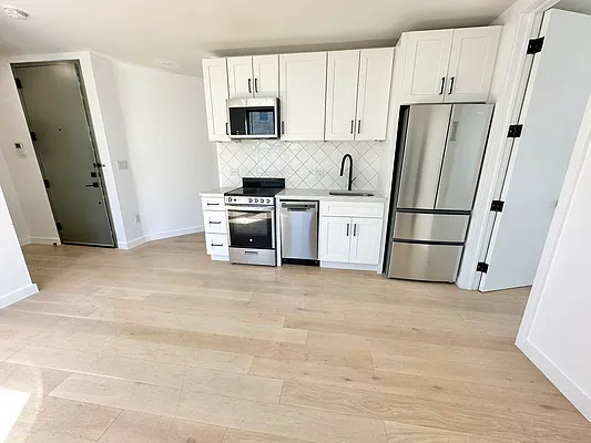 Rented by Camelot Realty Group | media 14