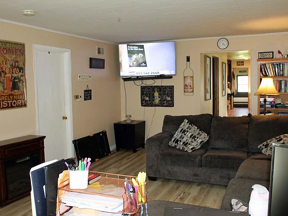 4th image of 307 2nd St SE