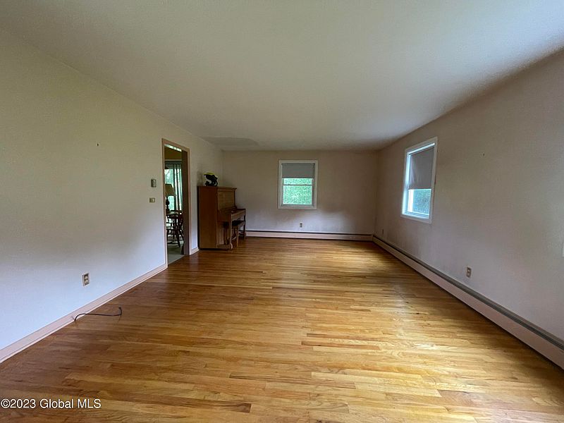 3rd image of 129 Wood Dale Drive
