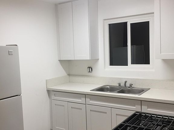 2nd image of 1423 N Fuller Ave APT 3