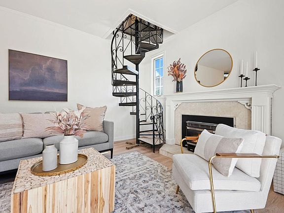 4th image of 4649 Victoria Park Ct