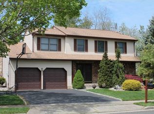 8 Sinclair Rd, Edison, NJ 08820