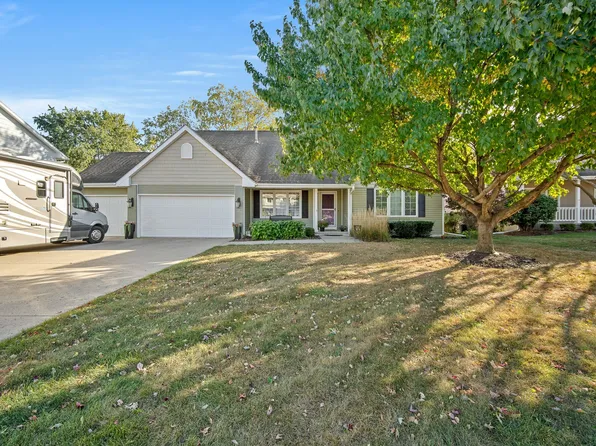 6108 Sharon Cir, Urbandale, IA 50322