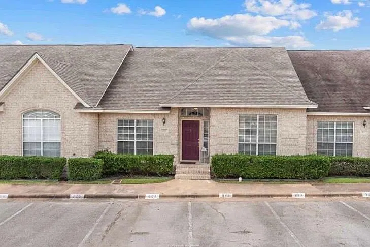 3 bed, 1278 sqft, $550 — Photo 1