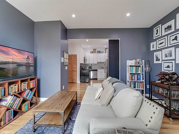 3rd image of 801 Willow Ave APT 5R