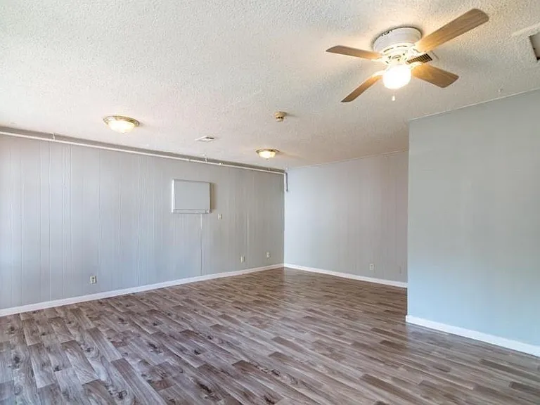 7621 Gleason Rd — Photo 4