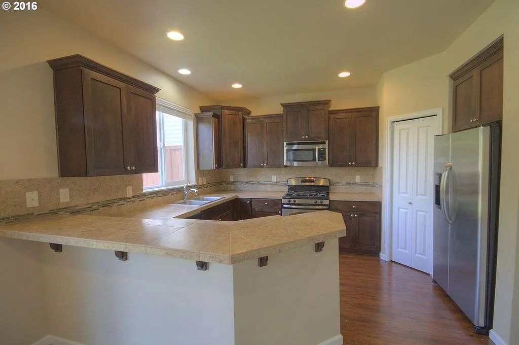 5 bed, 2378 sqft, $3,475 — Photo 4