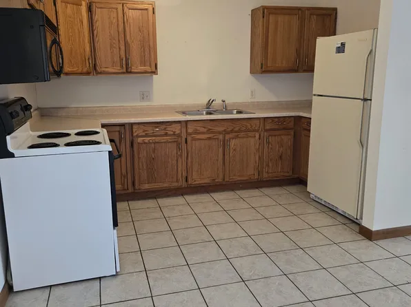 316 S Walnut St APT 6, Manteno, IL 60950