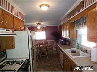 3rd image of 1015 Lakeview Dr