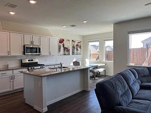 4th image of 755 Bayberry Ln