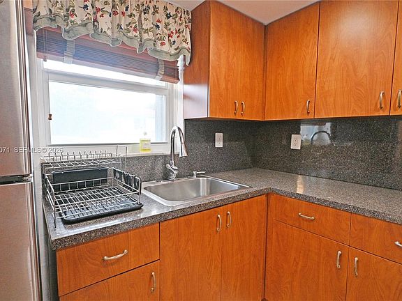 3rd image of 947 Lenox Ave APT 203
