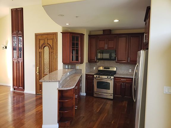 5th image of 1445 25th St #201