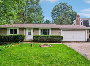 W9045 Lakeview Dr, Cambridge, WI 53523
