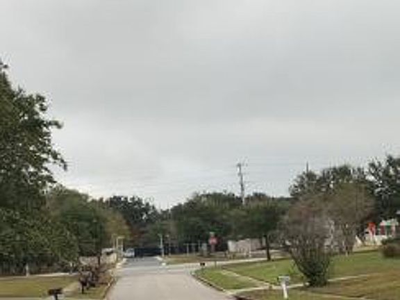 Exterior Neighborhood (street photo)