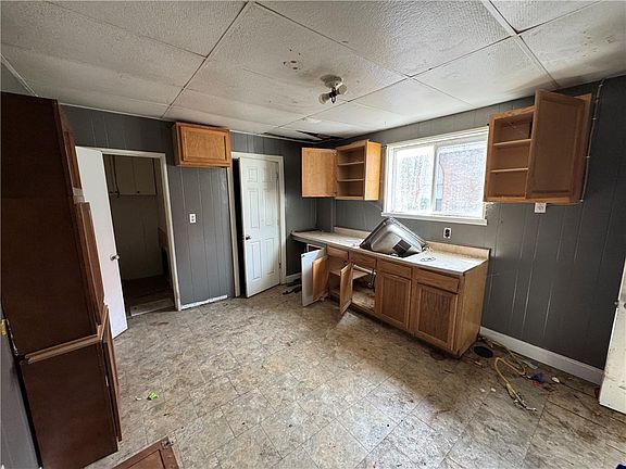 2nd image of 252 Catalpa St