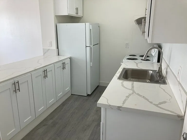 39 Sunset Ave. — Photo 22