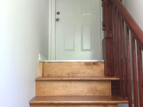 3rd image of 5849 W Midway Park Floor 3