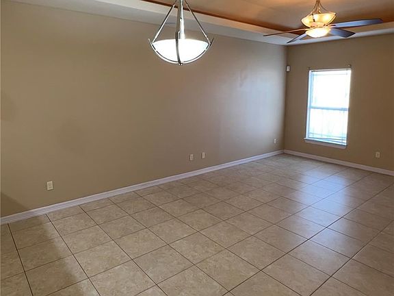 5th image of 2027 Chance Dr