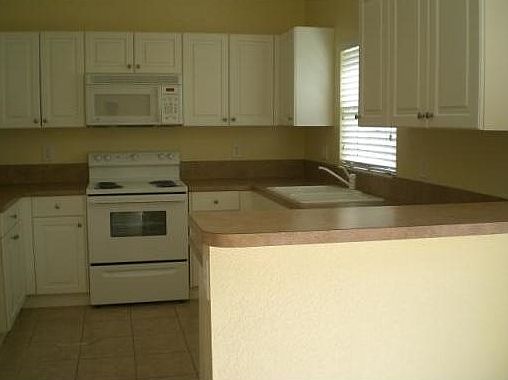 2nd image of 2407 NE 42nd Ave