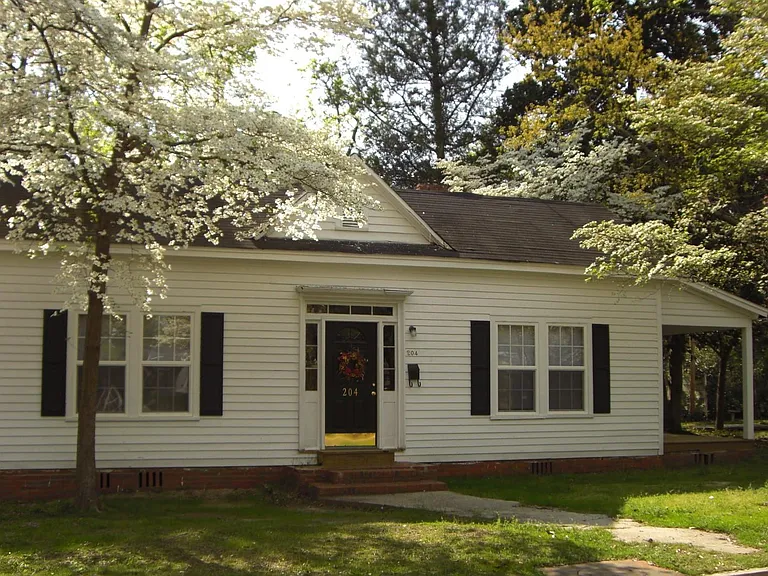 204 S Jordan St — Photo 1
