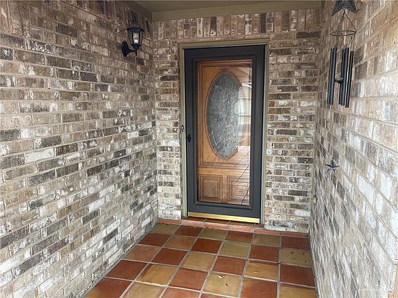 4th image of 330 Diana Dr