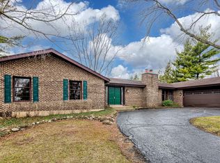 3027 Red Barn Rd, Crystal Lake, IL 60012