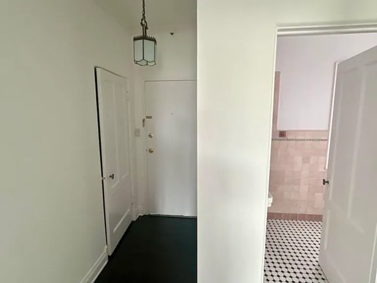 100 N Sycamore Ave #42 — Photo 15