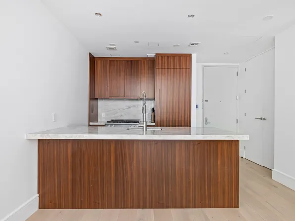 244 East 52nd Street image 6 of 7