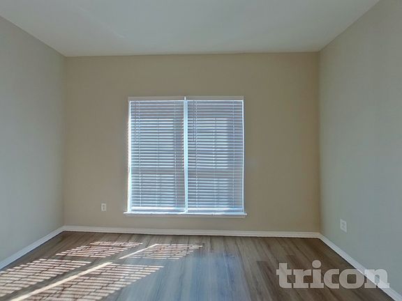 4th image of 2784 Sweetbriar Ln